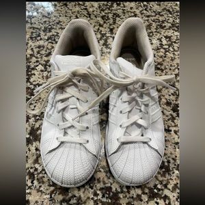 Youth size 3 Adidas shell toe shoe